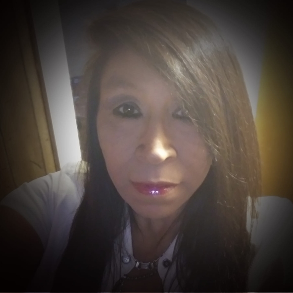 Meet your Posher, Cynthia - Picture 1 of 1